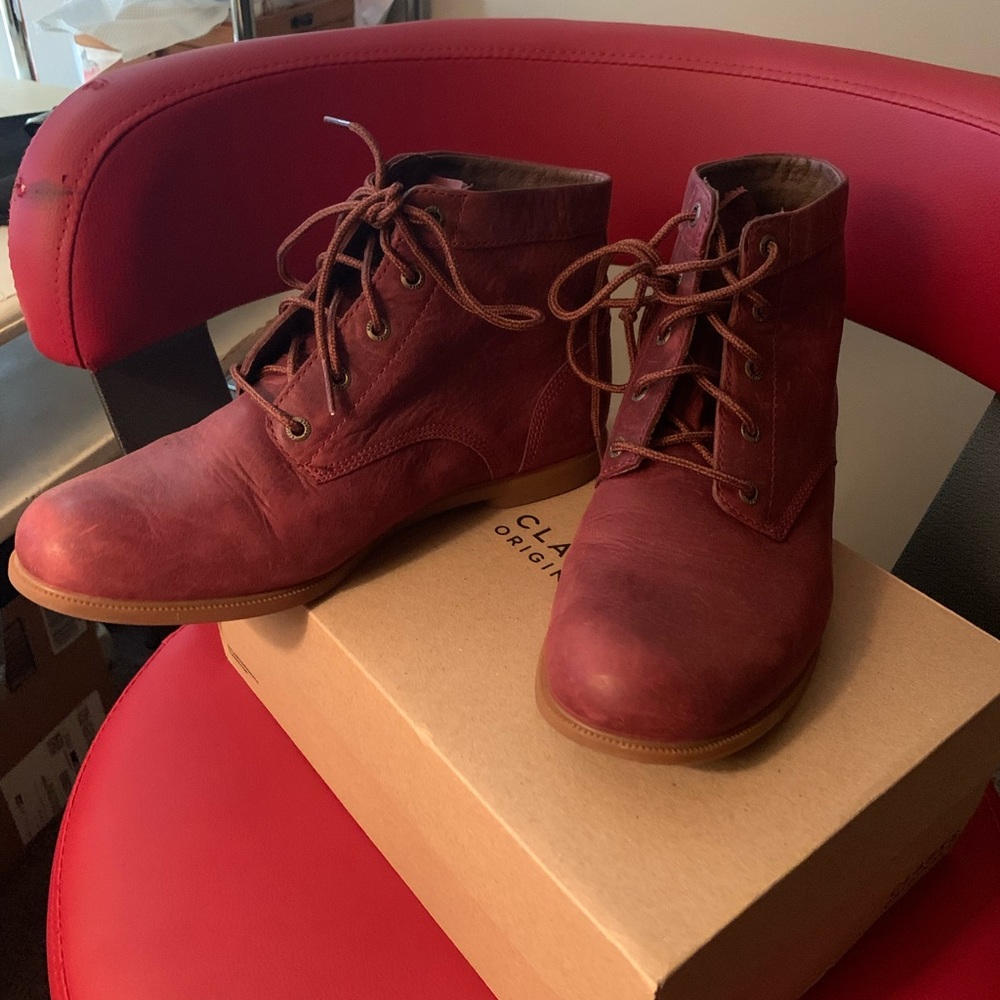 Burgundy leather Kodiak boots in size 8